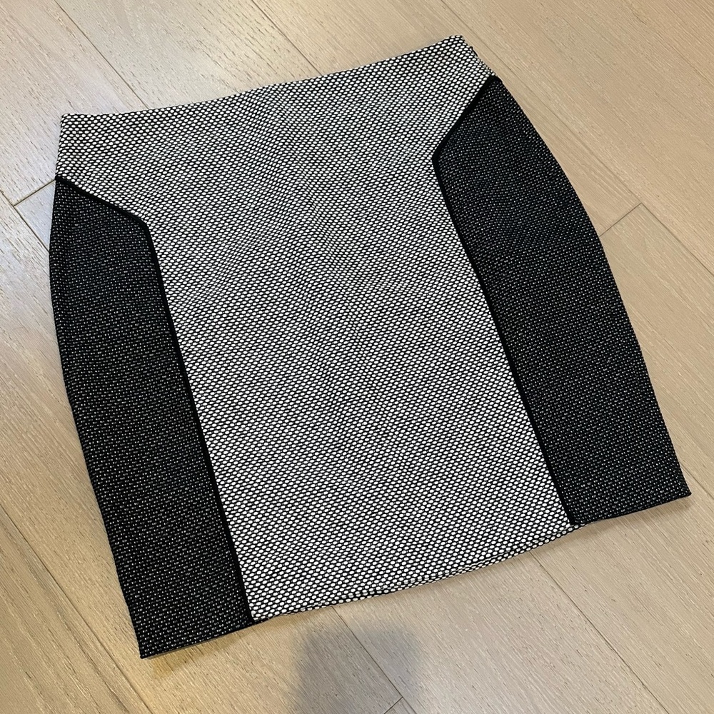 NWT DKNY Women’s Geometric Pattern Pencil Skirt